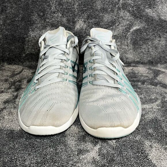 Nike Women’s Free TR 6 Grey Running Shies Sneakers - Size 10 - Picture 2 of 8